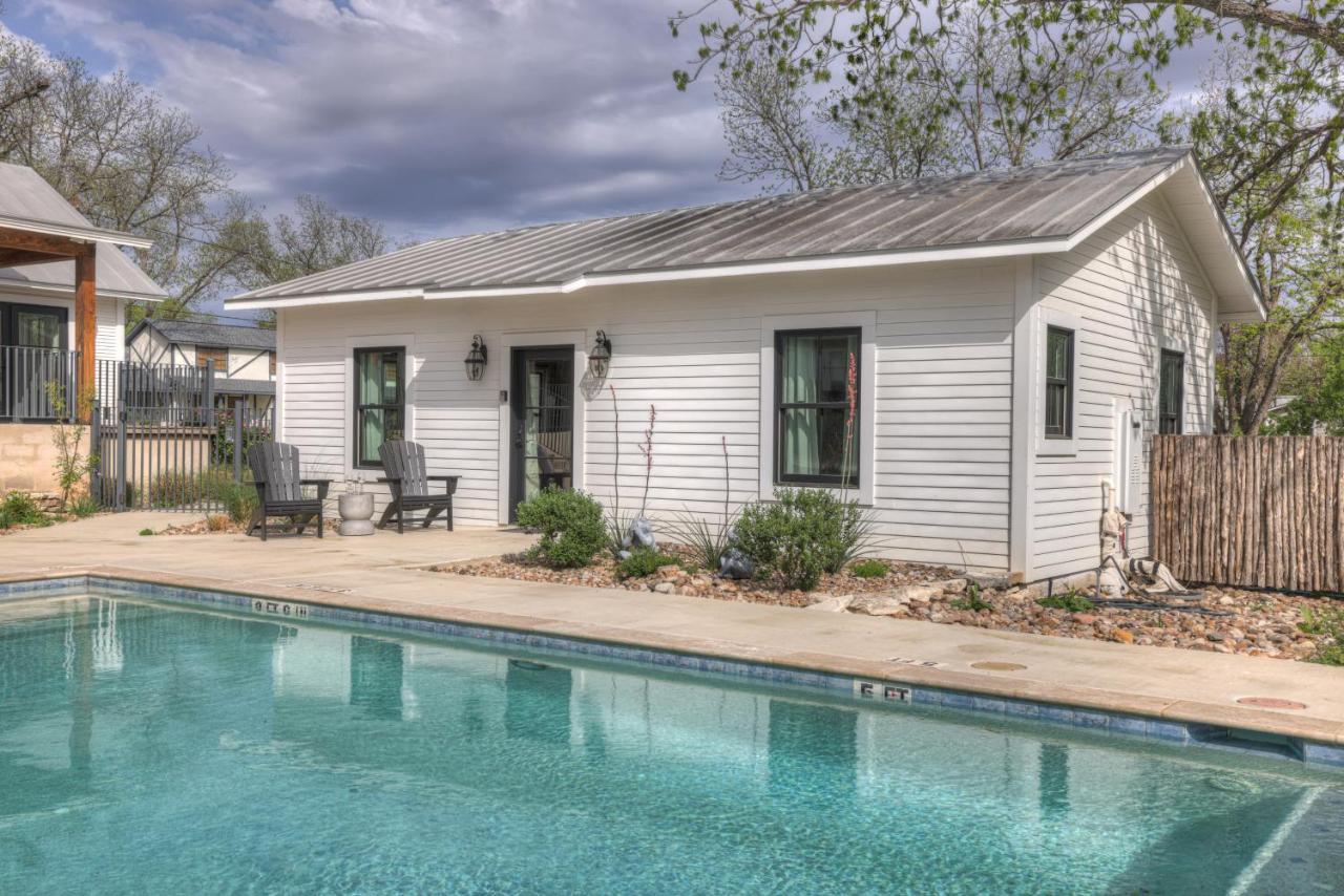 Schubert Inn Cottage - Pool - Walk To Main St Fredericksburg Exterior photo